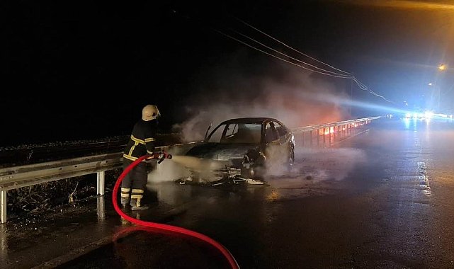 Alevlere teslim olan otomobil küle döndü