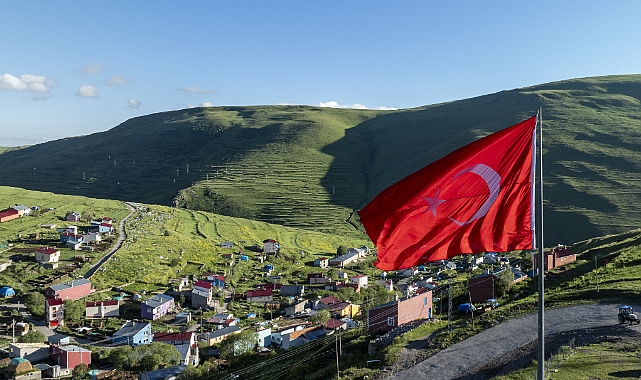 Ardahan'da "Atatürk silüeti"nin oluşumu görüntülendi