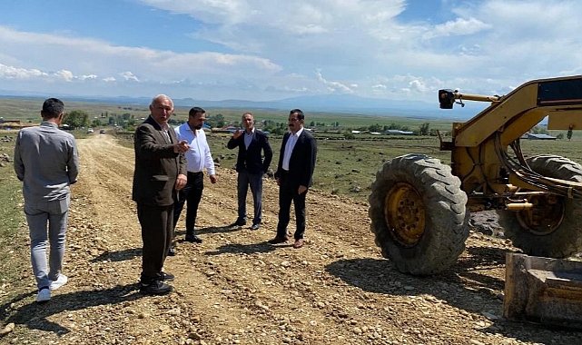 Arpaçay'da köy yolları yapılıyor