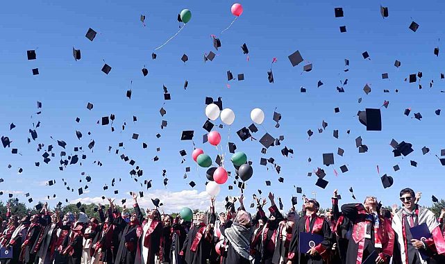 Atatürk Üniversitesi, 2023-2024 akademik yılı mezunlarını uğurladı