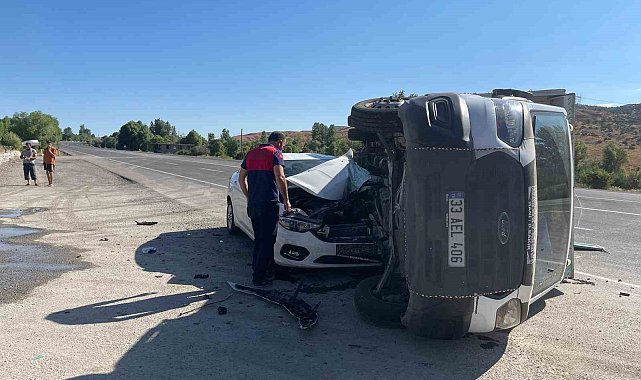 Bingöl&#039;de otomobil ve pikap çarpıştı: 2 yaralı