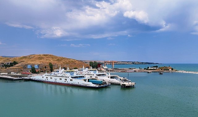 Bitlis&#039;teki ikiz feribotlar Van Gölünde yük taşımacılığında büyük rol oynuyor