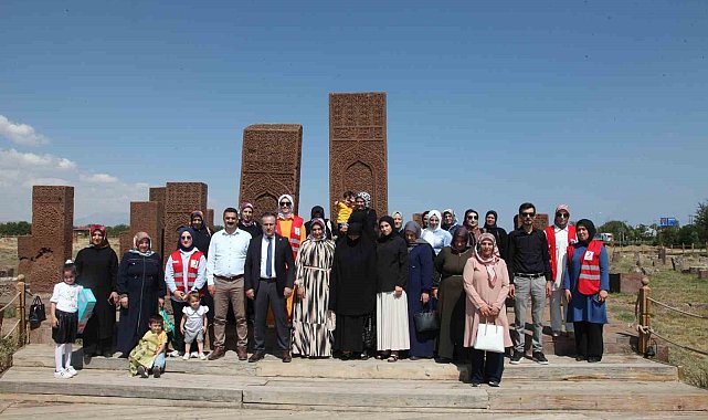 Bitlisli anneler "İlimizi Tanıyalım Anneler" projesiyle yaşadıkları şehri tanıyor