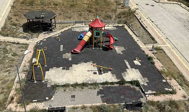 Çocuk parkını talan ettiler
