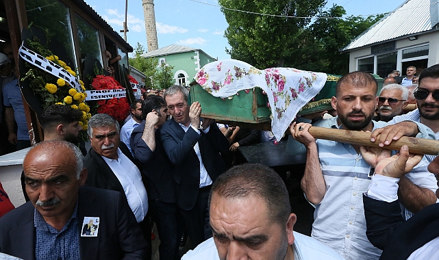 DEM Parti Eş Genel Başkanı Bakırhan'ın annesi Kars'ta toprağa verildi