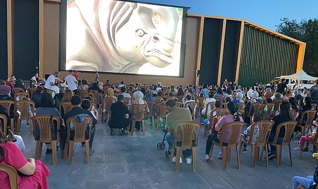 Dev ekranda çocuklara sinema keyfi