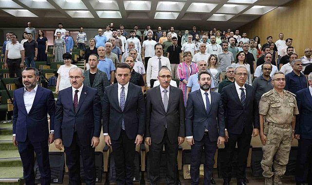 Elazığ'da 'Türk Tarihinde Darbeler ve 15 Temmuz Konferansı' düzenlendi