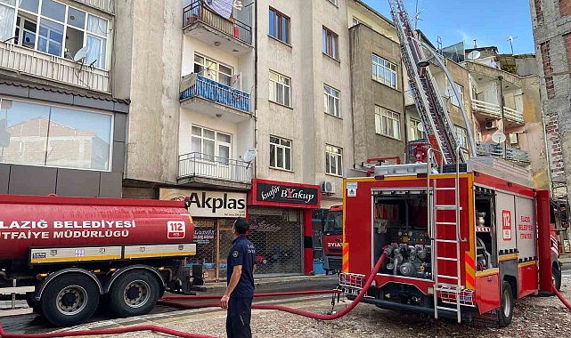 Elazığ'da çatı yangını