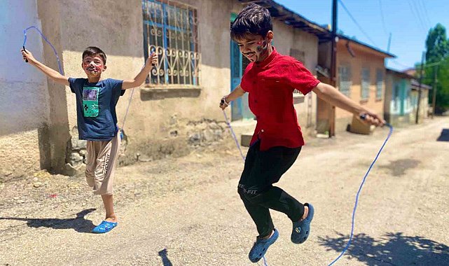 Elazığ'da çocuklar sokak oyunları ile keyifli anlar yaşadı