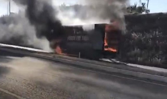 Elazığ'da kamyon alev alev yandı