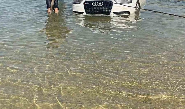 Elazığ'da park halindeki otomobil Keban Barajına uçtu