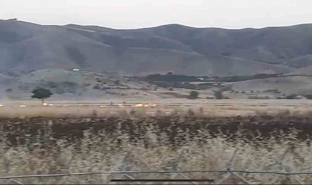 Elazığ&#039;da tarlada çıkan anız yangını söndürüldü