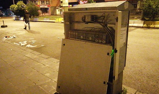 Elektrik panoları tehlike saçıyor
