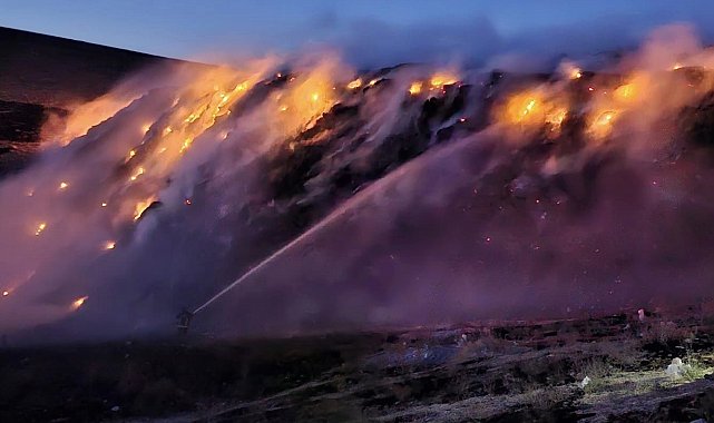 Erciş'te çöplükte çıkan yangın kısa süre içinde söndürüldü