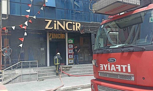 Erciş'te mağazada yangın