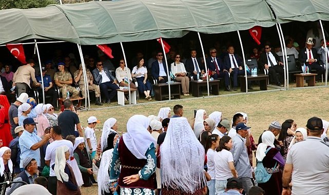 Erciş'te yaşayan Kırgız Türkleri 42. Yıl Kültür Şenliği düzenledi