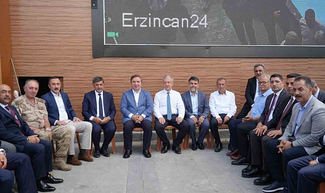 Erzincan&#039;da bin kişiye aşure ikramı