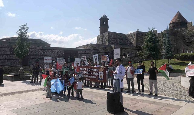 Erzurum'da ABD kongresine alkışlı protesto