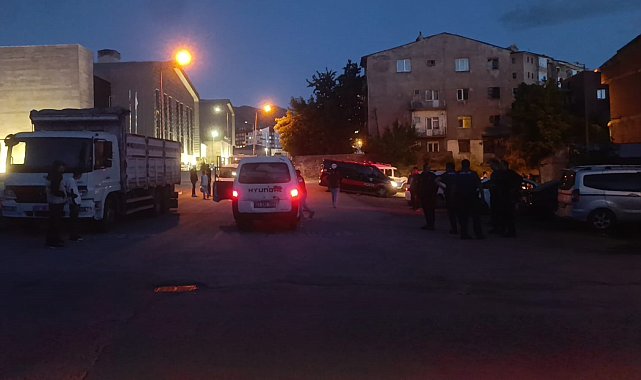 Erzurum'da cadde ortasında bıçaklı kavga: 1 yaralı