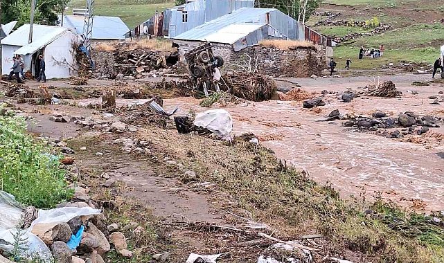 Erzurum'da sağanak yağış sele neden oldu