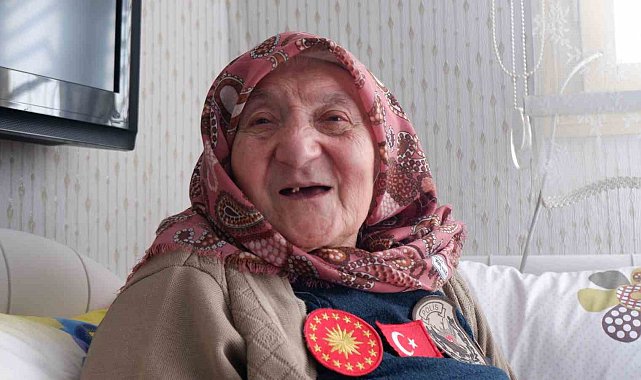Erzurumlu asırlık çınar Aliye Nine'nin Erdoğan sevgisi