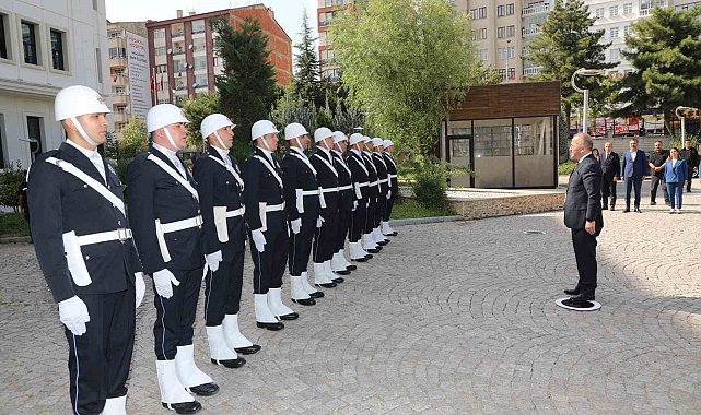 Göreve başlayan Elazığ Valisi Hatipoğlu: &#039;&#039;Valilik bir yükselme meselesi değil bir yüklenme meselesidir&#039;&#039;