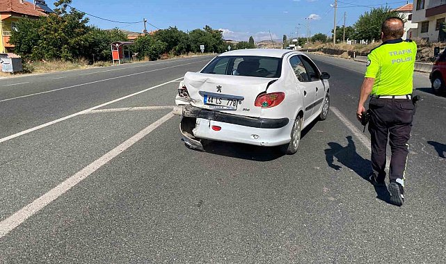 Hafif ticari araç ile otomobil çarpıştı: 1 yaralı