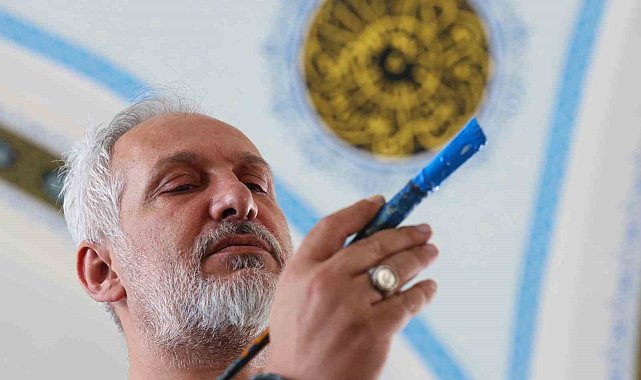 Hat ustası, 28 yıldır küçük fırçası ile 100&#039;ün üzerinde cami süsledi