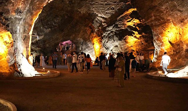 Iğdır'ın Tuz Mağaraları her gün yeni ziyaretçilere ev sahipliği yapıyor