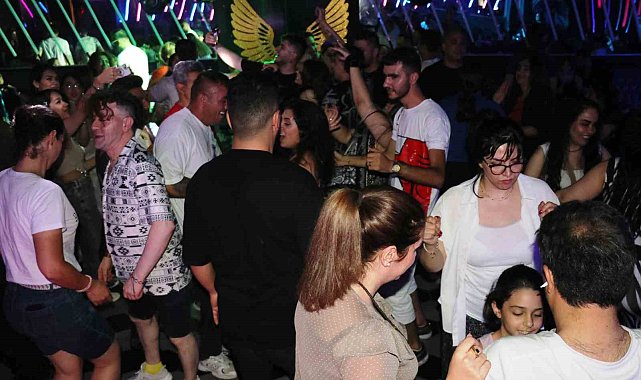 İranlı turistler Aşure tatilini Van&#039;da eğlenerek geçirdi