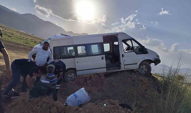 İşçileri taşıyan minibüs kaza yaptı: 5 yaralı