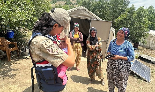 Jandarmadan çocuklara şefkat eli