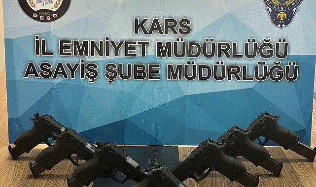 Kars'ta kömürlükte saklanan silahlar polise takıldı
