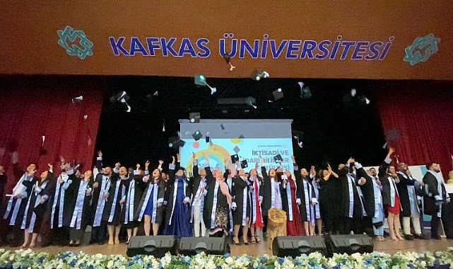 KAÜ İİBF'de 20. dönem mezuniyet sevinci
