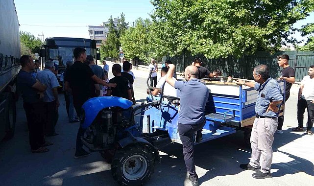 Malatya'da MOTAŞ'ın hatlarını iptal ettiği mahalleli çapa motoru ile yol kesti