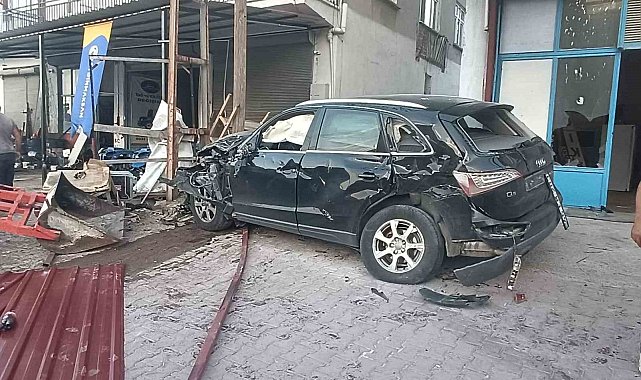Malatya'da U dönüşü sırasında çarpışan iki araç traktöre çarptı: 4 yaralı