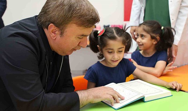 Minik Kur'an kursu öğrencilerinden valiye sevgi seli