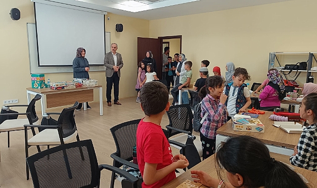 Müftü Bayram yaz okulunda miniklerle görüştü