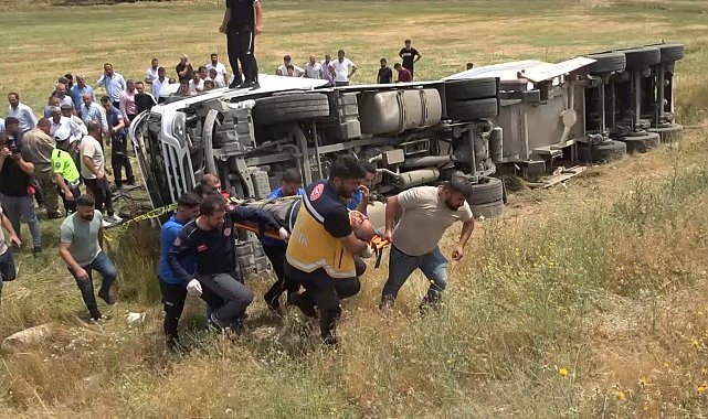 Muş'ta çimento aracı kaza yaptı: 1 yaralı