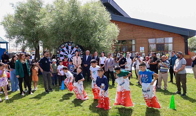 Muş'ta koruyucu ailelerin çocukları geleneksel oyunlarla eğlendi