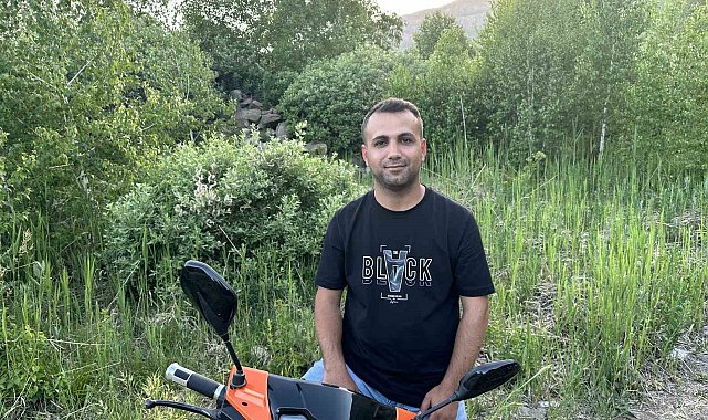 Nemrut'ta ayılar motosikletin koltuğunu parçaladı