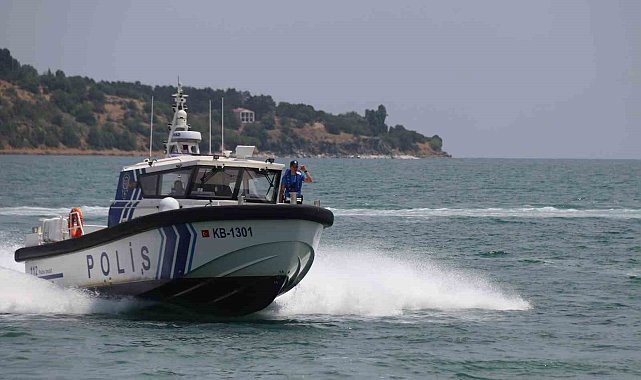 Polis botu Van Gölü'nde kaçak avlanmaya izin vermiyor