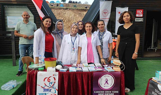 Sağlık ekipleri kansere karşı bilgilendirme çalışmalarını sürdürüyor