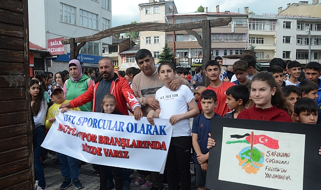 Sarıkamış'ta öğrenciler, yaz kursları açılışında Filistin'e destek oldu