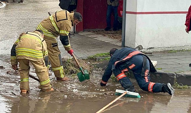 Sarıkamış'ta sağanak yağış hayatı olumsuz etkiledi
