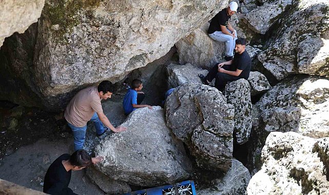 Sıcaktan bunalan vatandaşlar Buzluk mağarasına akın etti