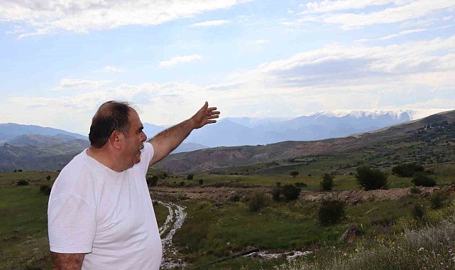 Sis bulutları Kivi Dağı'nda şelale görüntüsü oluşturdu