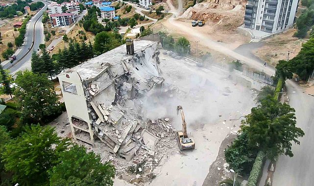 Tunceli&#039;de polisevinin yıkımı gerçekleşti