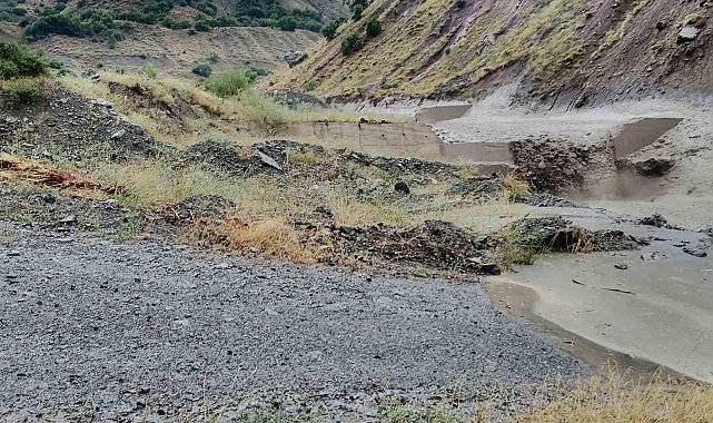 Tunceli'de sağanak sele neden oldu, o anlar kamerada