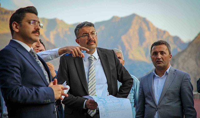 Vali Çelik hastane inşaatından incelemelerde bulundu
